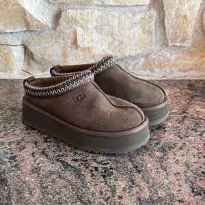 Ugg Tazz II slippers